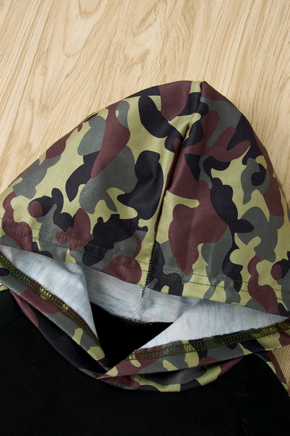 Boys Letter Print Camouflage Hoodie and Pants Set