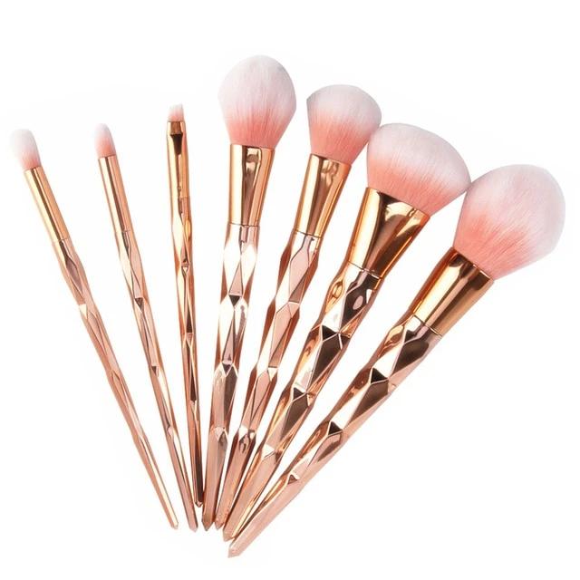 Diamond Shaped Makeup Brushes Powder Foundation, Eyeshadow, Blush Blending
