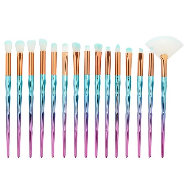 Diamond Shaped Makeup Brushes Powder Foundation, Eyeshadow, Blush Blending
