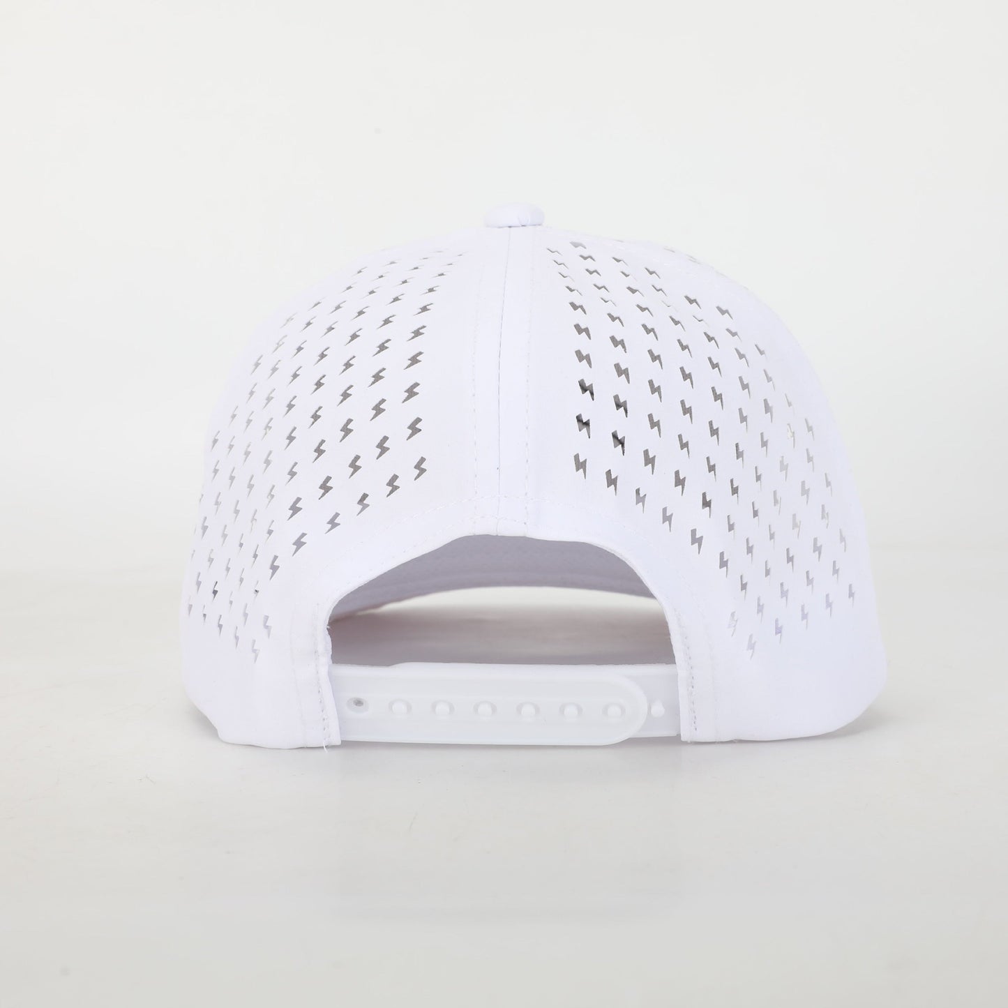 FINISH LINE WHITE ADVENTURE SNAPBACK // WATER-RESISTANT